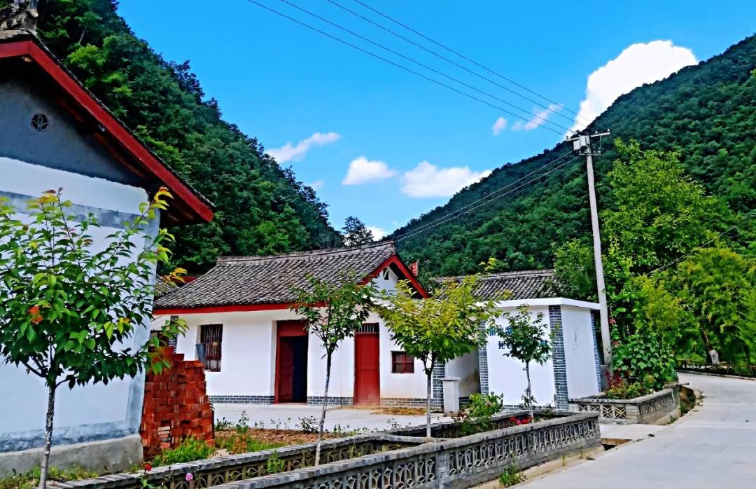 補(bǔ)足發(fā)展短板，推進(jìn)建設(shè)美麗宜居鄉(xiāng)村