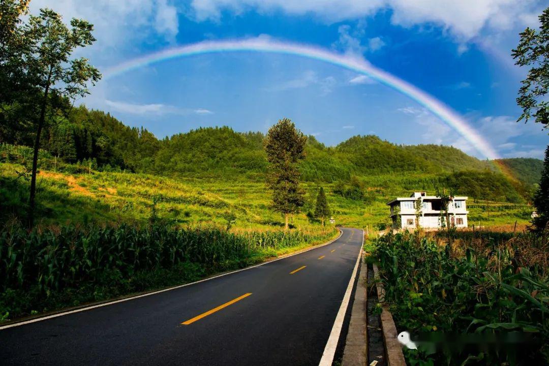 加強鄉(xiāng)村公路建設(shè)，助力脫貧地區(qū)鄉(xiāng)村振興